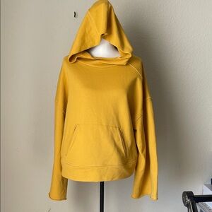 ALO Yoga Hoodie . Yellow Size Large. NEW condition